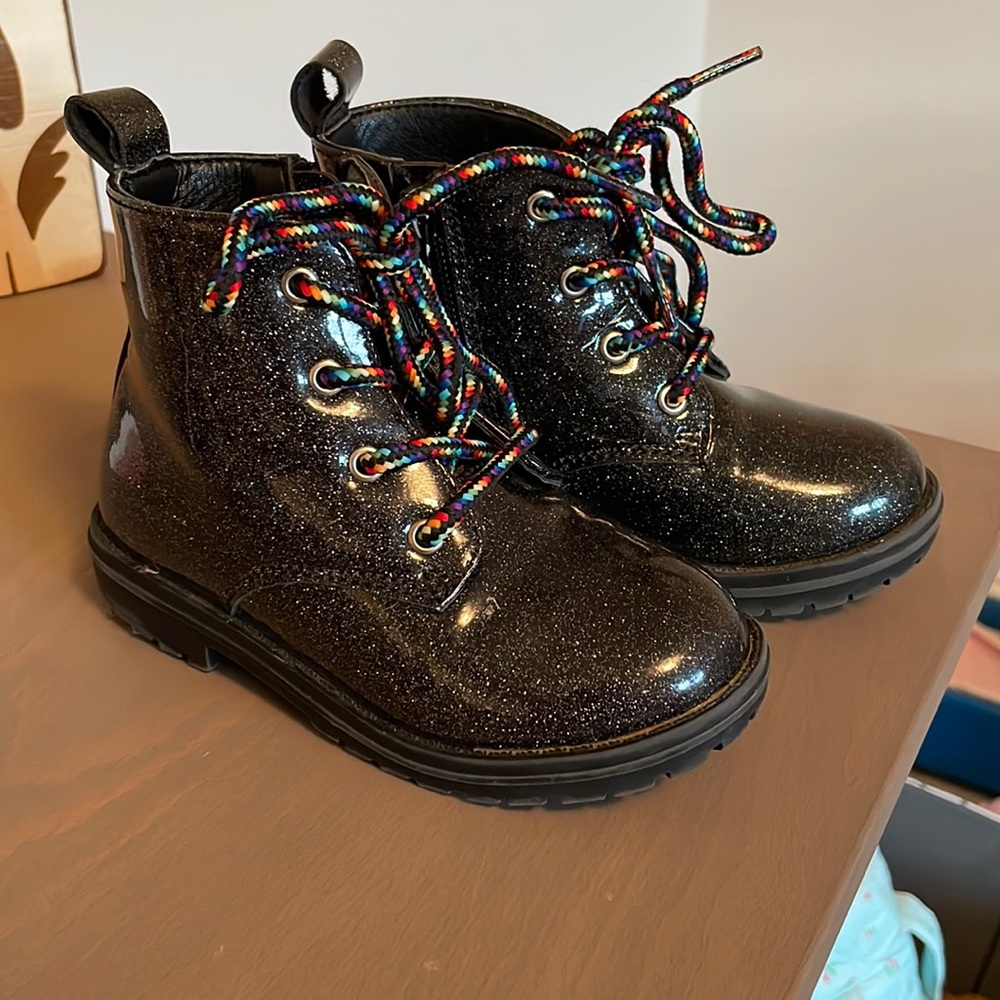 Ticket and Tate toddler boots